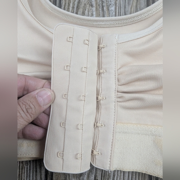 Marena Recovery Size 40AA/A Bra In Nude Fromt Hooks And Shoulder Hooks - Picture 6 of 9